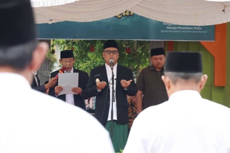 Pimpin Upacara Hari Santri 2025 di PWNU, Wagub Kepri Nyanyang Ajak Santri Kepri Jadi Penggerak Peradaban Dunia