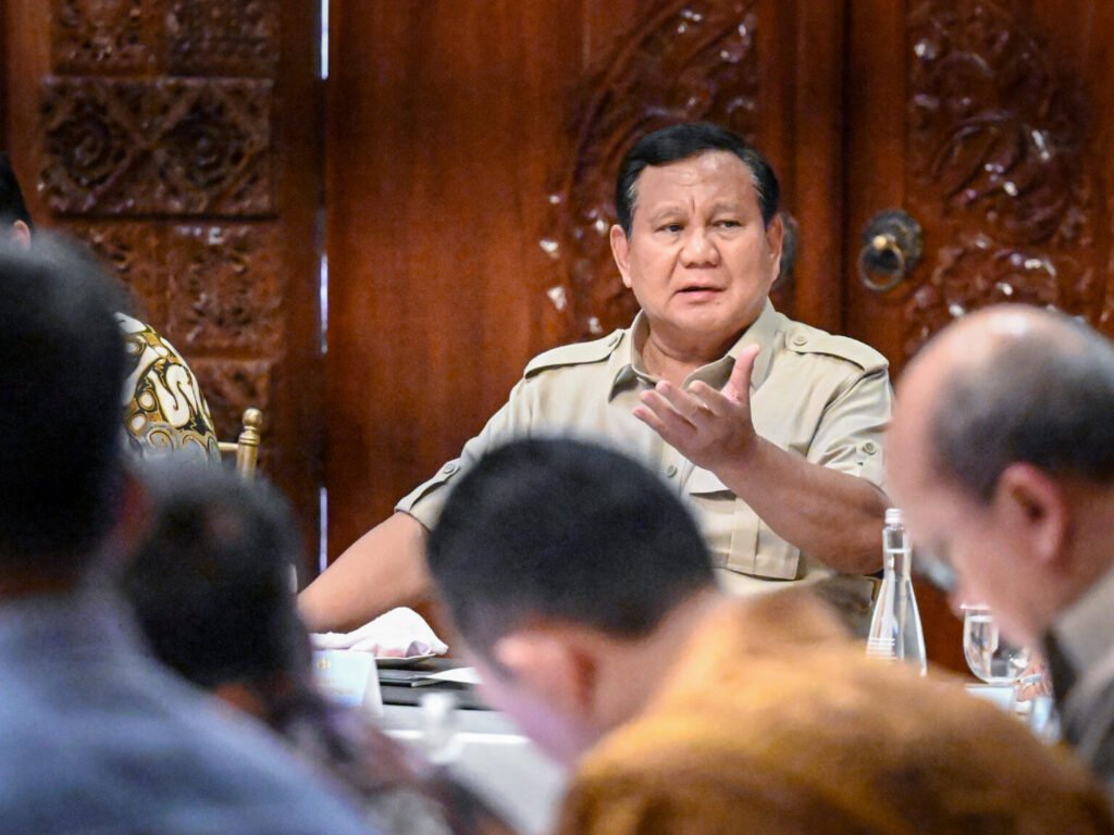 Presiden Prabowo Pimpin Pertemuan Bahas Kebijakan Ekonomi dan Stabilitas Keuangan Bersama Jajaran Kabinet