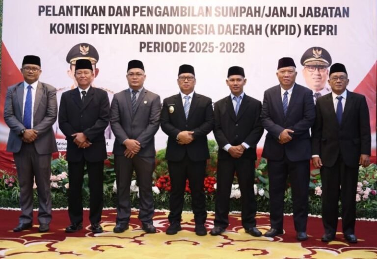 Wagub Nyanyang Lantik Komisioner KPID Kepulauan Riau periode 2025–2028